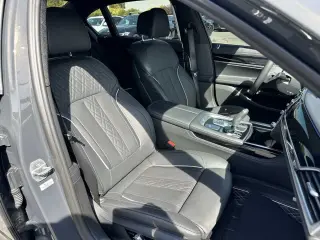 2022 BMW 7 Series ALPINA B7 xDrive