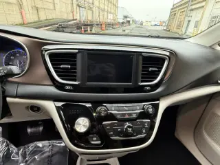2018 Chrysler Pacifica LX