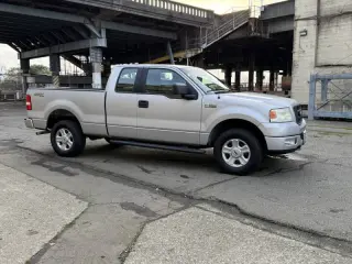 2005 Ford F-150 STX