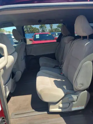 2017 Toyota Sienna LE 8-Passenger