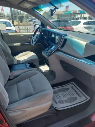 2017 Toyota Sienna LE 8-Passenger