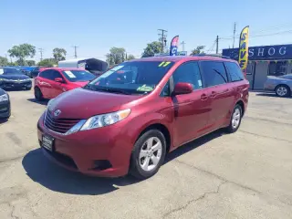 2017 Toyota Sienna LE 8-Passenger