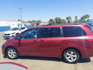2017 Toyota Sienna LE 8-Passenger