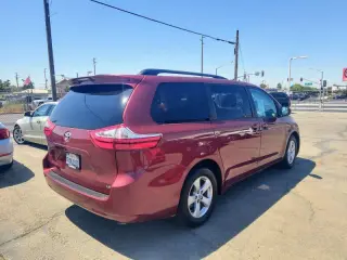 2017 Toyota Sienna LE 8-Passenger