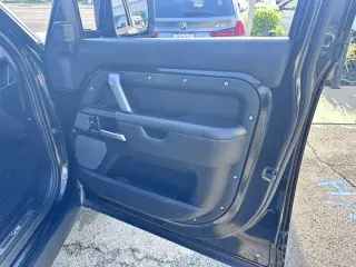 2022 Land Rover Defender V8