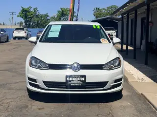 2017 Volkswagen Golf
TSI S