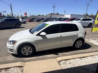 2017 Volkswagen Golf
TSI S