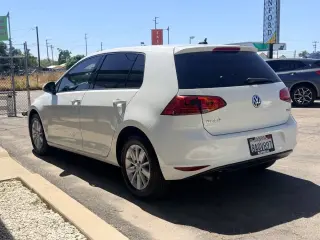 2017 Volkswagen Golf
TSI S
