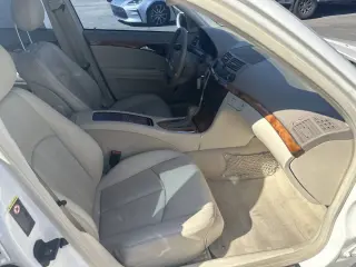 2005 Mercedes-Benz E320 Sedan