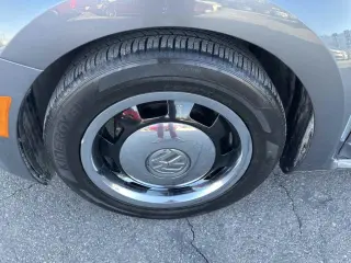 2013 Volkswagen Beetle Convertible 2.5L w/Tech