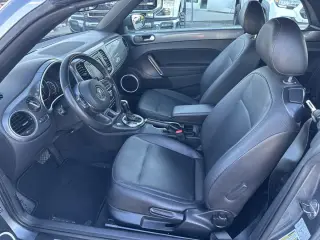 2013 Volkswagen Beetle Convertible 2.5L w/Tech