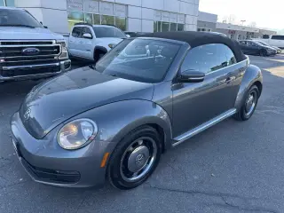 2013 Volkswagen Beetle Convertible 2.5L w/Tech