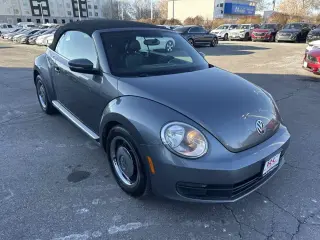 2013 Volkswagen Beetle Convertible 2.5L w/Tech