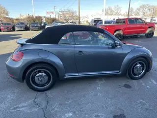 2013 Volkswagen Beetle Convertible 2.5L w/Tech
