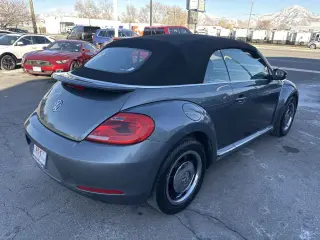 2013 Volkswagen Beetle Convertible 2.5L w/Tech