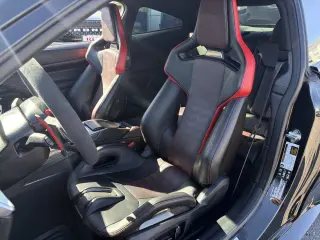 2025 BMW M4 CS
