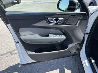 2022 Volvo XC60 Recharge Plug-In Hybrid R-Design