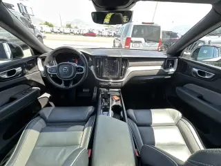 2022 Volvo XC60 Recharge Plug-In Hybrid R-Design