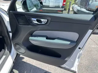 2022 Volvo XC60 Recharge Plug-In Hybrid R-Design