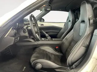 Mazda MX-5 Miata RF 2024 Club 2dr Convertible