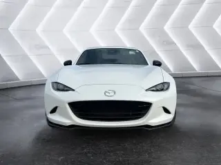Mazda MX-5 Miata RF 2024 Club 2dr Convertible