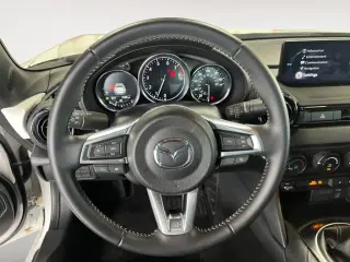 Mazda MX-5 Miata RF 2024 Club 2dr Convertible