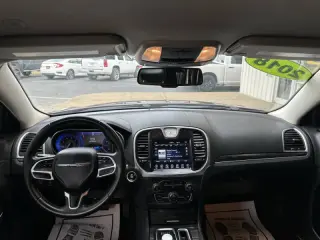 2018 Chrysler 300 Touring