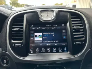 2018 Chrysler 300 Touring