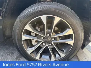 Jeep Grand Cherokee 2022 4x4 Overland 4dr SUV (midyear release)