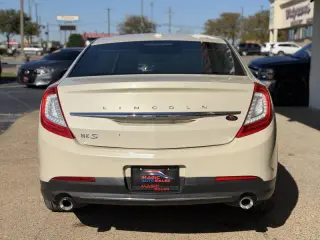 2015 Lincoln MKS