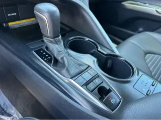 2019 Toyota Camry Hybrid SE