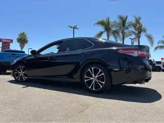 2019 Toyota Camry Hybrid SE