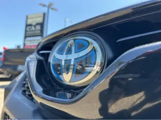 2019 Toyota Camry Hybrid SE