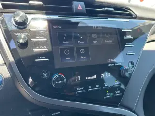 2019 Toyota Camry Hybrid SE