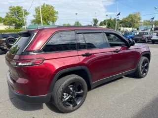 Jeep Grand Cherokee 2024 4x4 Laredo 4dr SUV