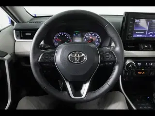 Toyota RAV4 2022 AWD XLE Premium 4dr SUV