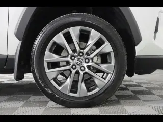 Toyota RAV4 2022 AWD XLE Premium 4dr SUV