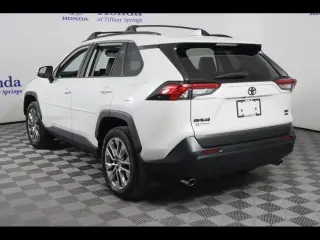 Toyota RAV4 2022 AWD XLE Premium 4dr SUV