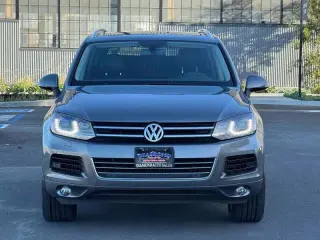 2012 Volkswagen Touareg Lux