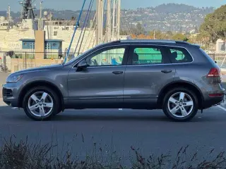 2012 Volkswagen Touareg Lux
