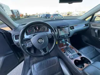 2012 Volkswagen Touareg Lux
