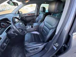 2012 Volkswagen Touareg Lux