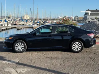 2020 Toyota Camry Hybrid LE