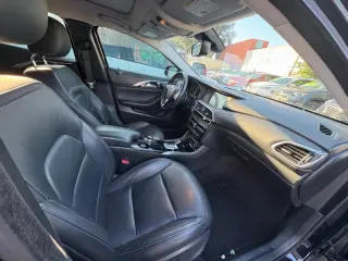 2017 INFINITI QX30 Premium