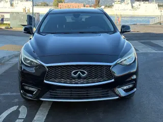 2017 INFINITI QX30 Premium
