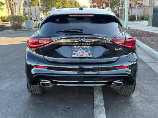 2017 INFINITI QX30 Premium