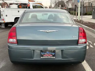 2005 Chrysler 300 300