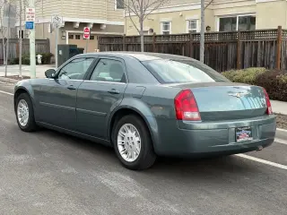 2005 Chrysler 300 300