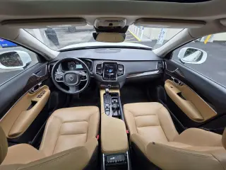2016 Volvo XC90 T6 Momentum