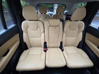 2016 Volvo XC90 T6 Momentum